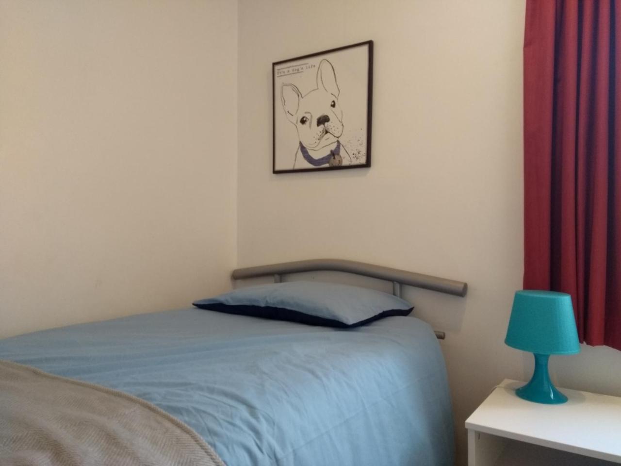 Apartment Very Central Location- Free Parking - 2 Bedrooms *