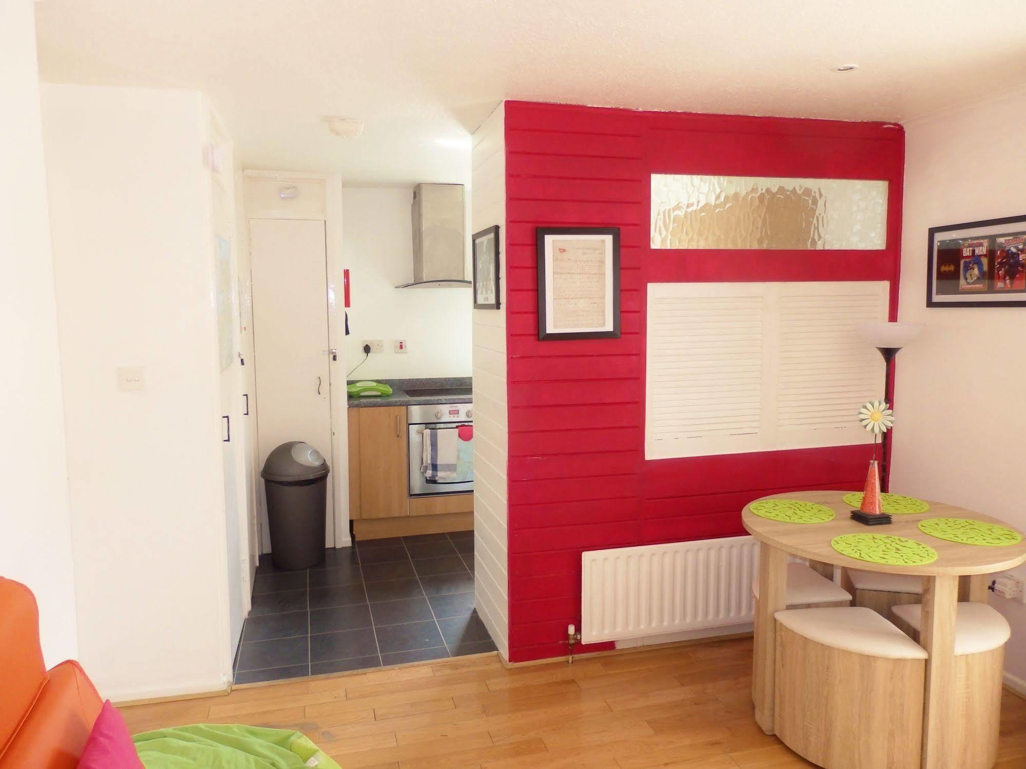 Very Location- Free Parking - 2 Bedrooms * Belfast