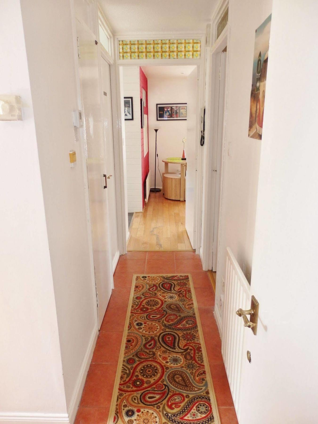Very Location- Free Parking - 2 Bedrooms Appartement