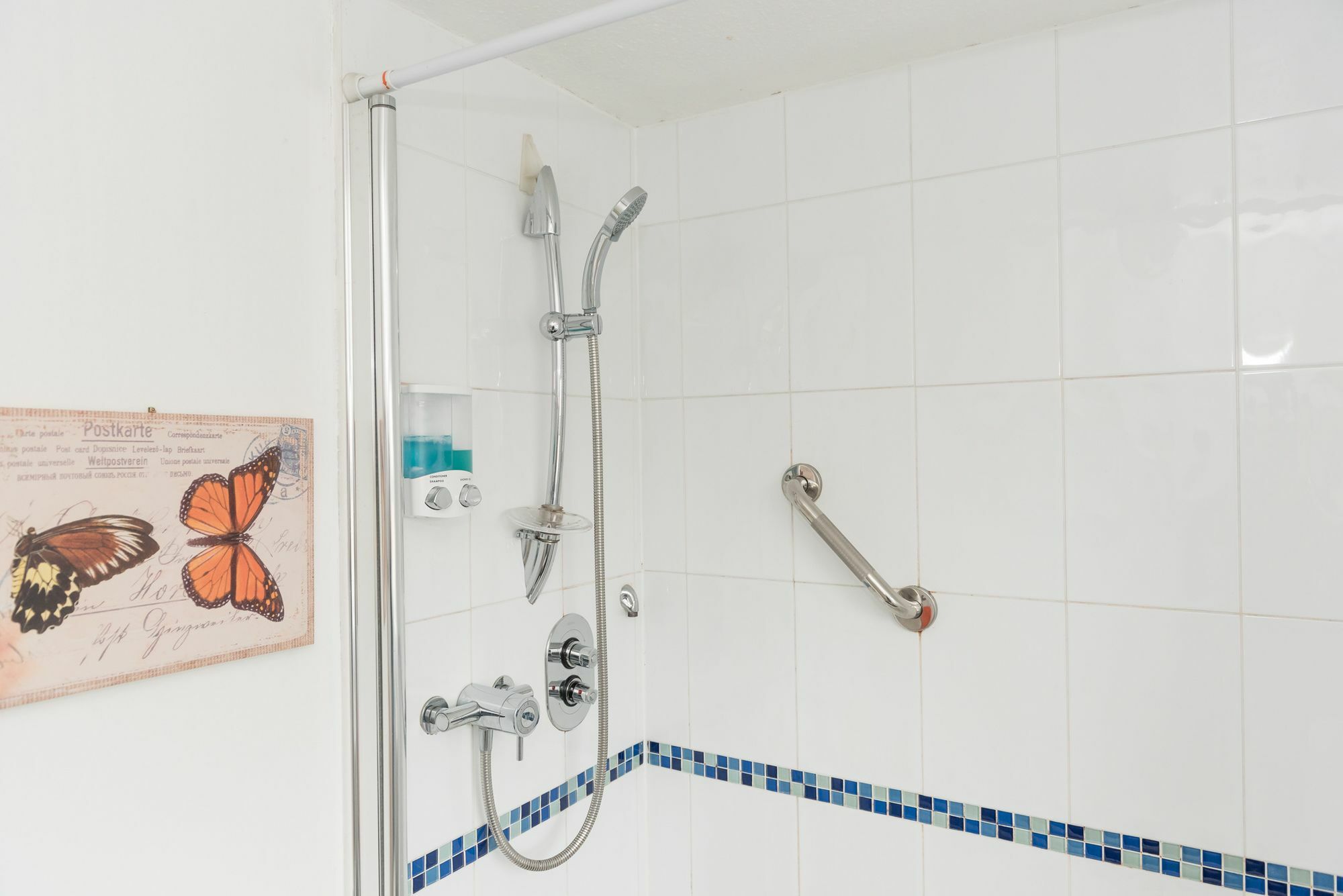 Very Location- Free Parking - 2 Bedrooms